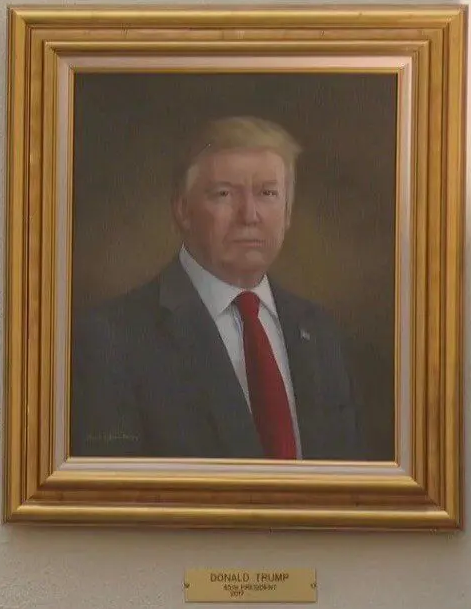 All pictures of trump should be distorted